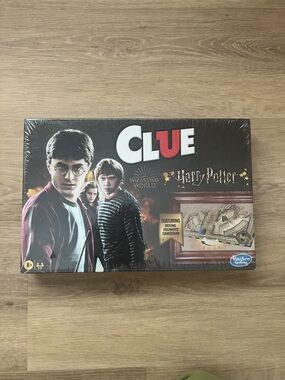 Harry Potter CLUE Board Game Wizardly World Moving Hogwarts Gameboard